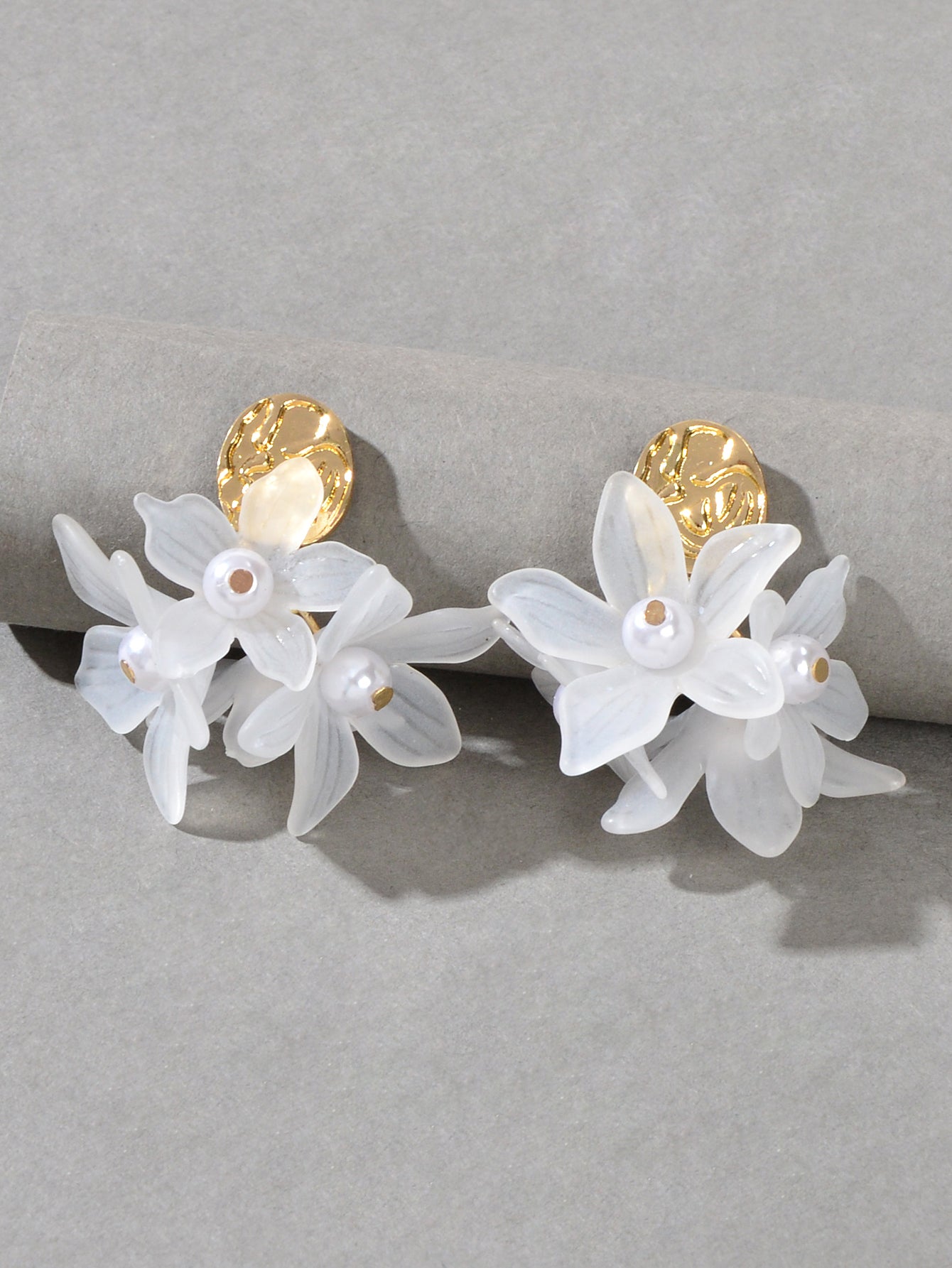Boho Luxury White Resin Petal Drop Flower Exaggerated Floral Earrings for Women-2