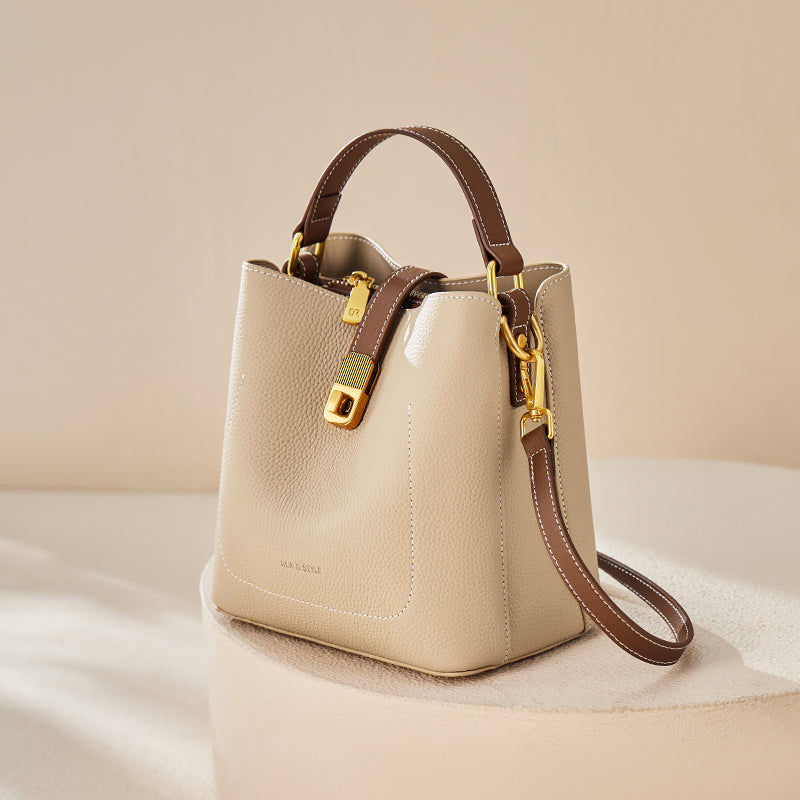 Elegant Multi-Seasonal Shoulder Bag