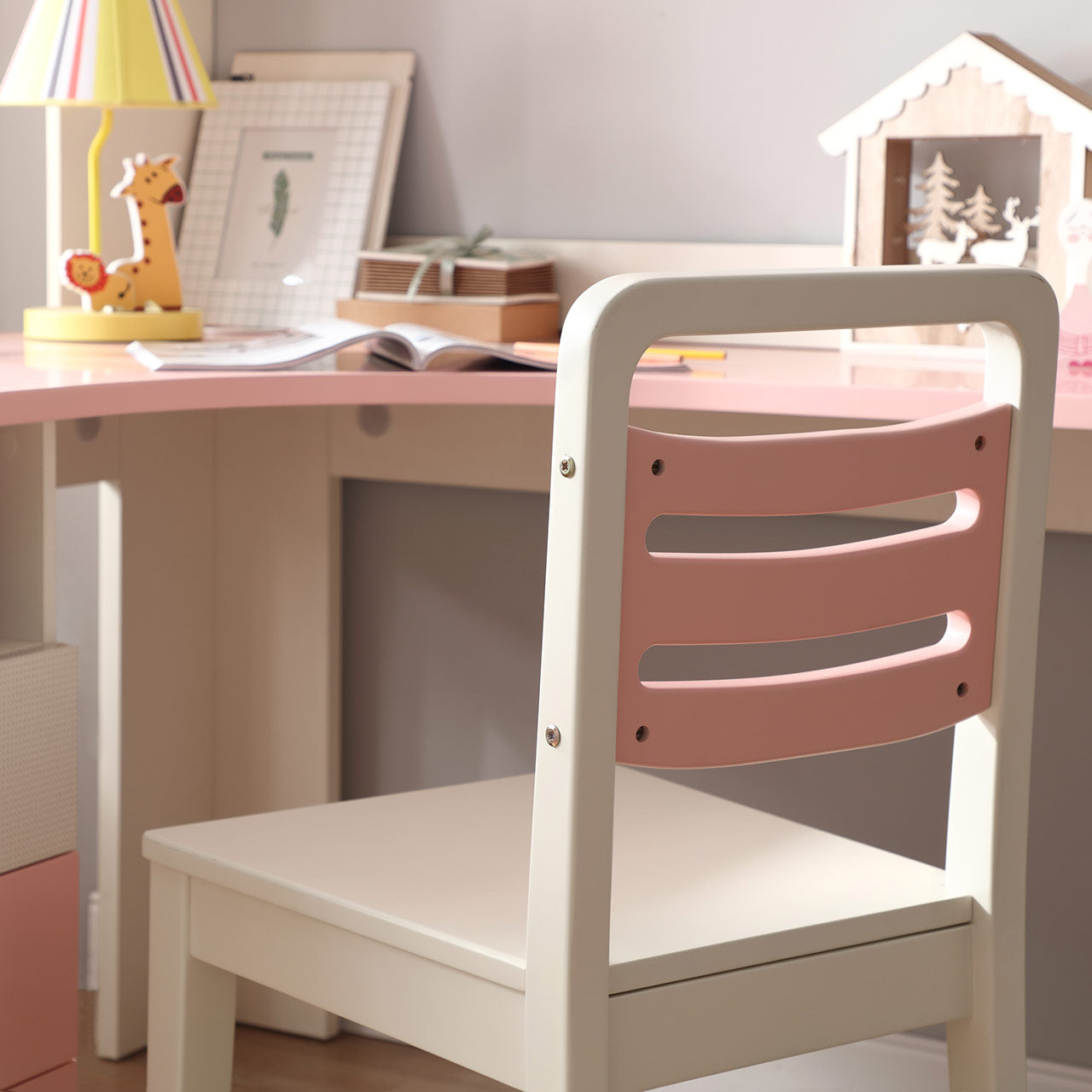 Princess Isabella Pink and White Chair