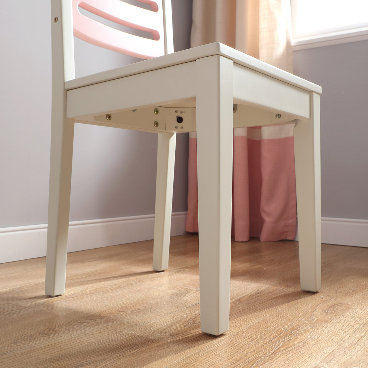 Princess Isabella Pink and White Chair